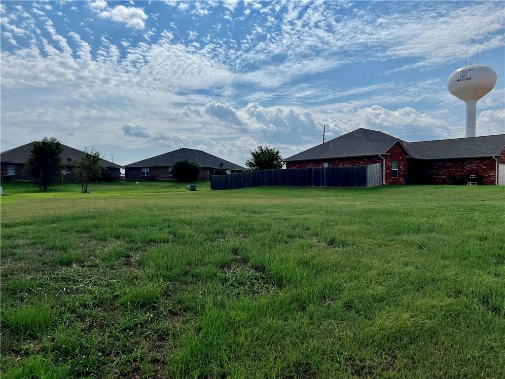 56 MULBERRY ST, CLINTON, OK 73601, photo 1 of 5