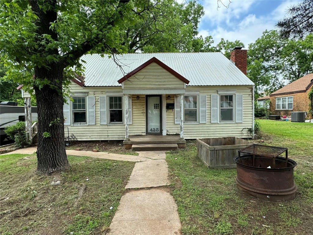 425 E PARK AVE, WAURIKA, OK 73573, photo 1 of 23