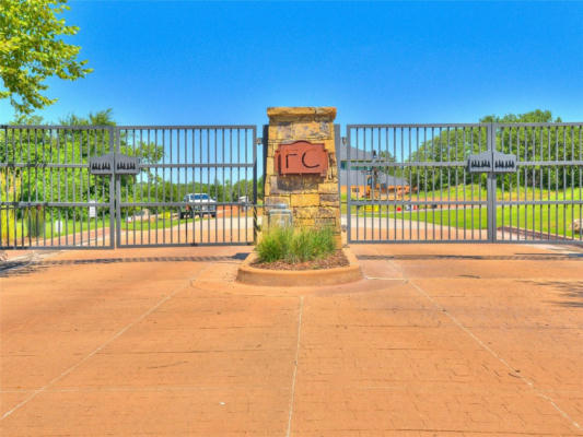 7041 SPLIT FENCE LN, EDMOND, OK 73034, photo 2 of 36