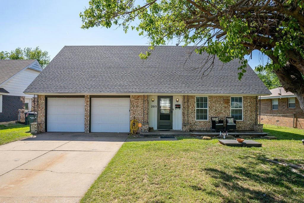 205 VICKIE DR, DEL CITY, OK 73115, photo 1 of 36