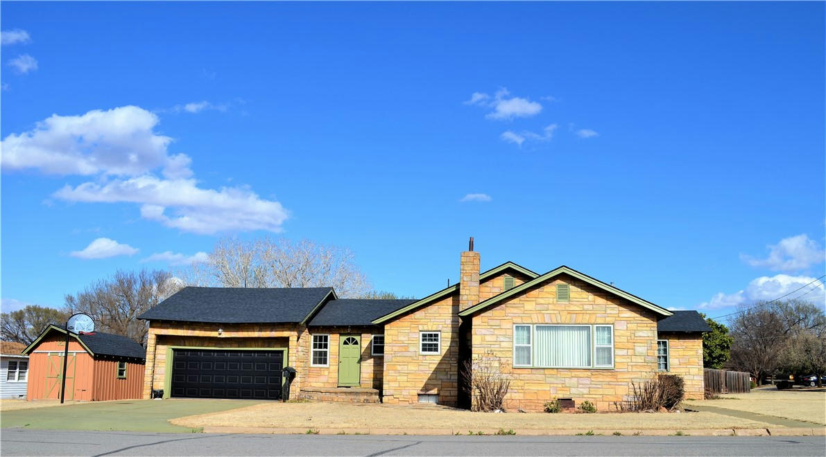 321 W 6TH ST, CORDELL, OK 73632, photo 1 of 22