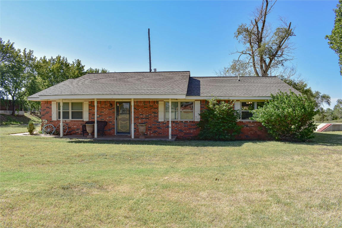 900 W LAKEVIEW RD, ELK CITY, OK 73644, photo 1 of 37