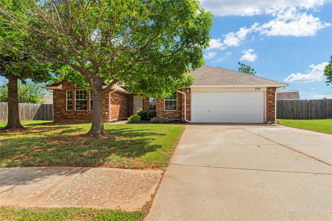 723 E FOREST COURT LN, MUSTANG, OK 73064, photo 1 of 34