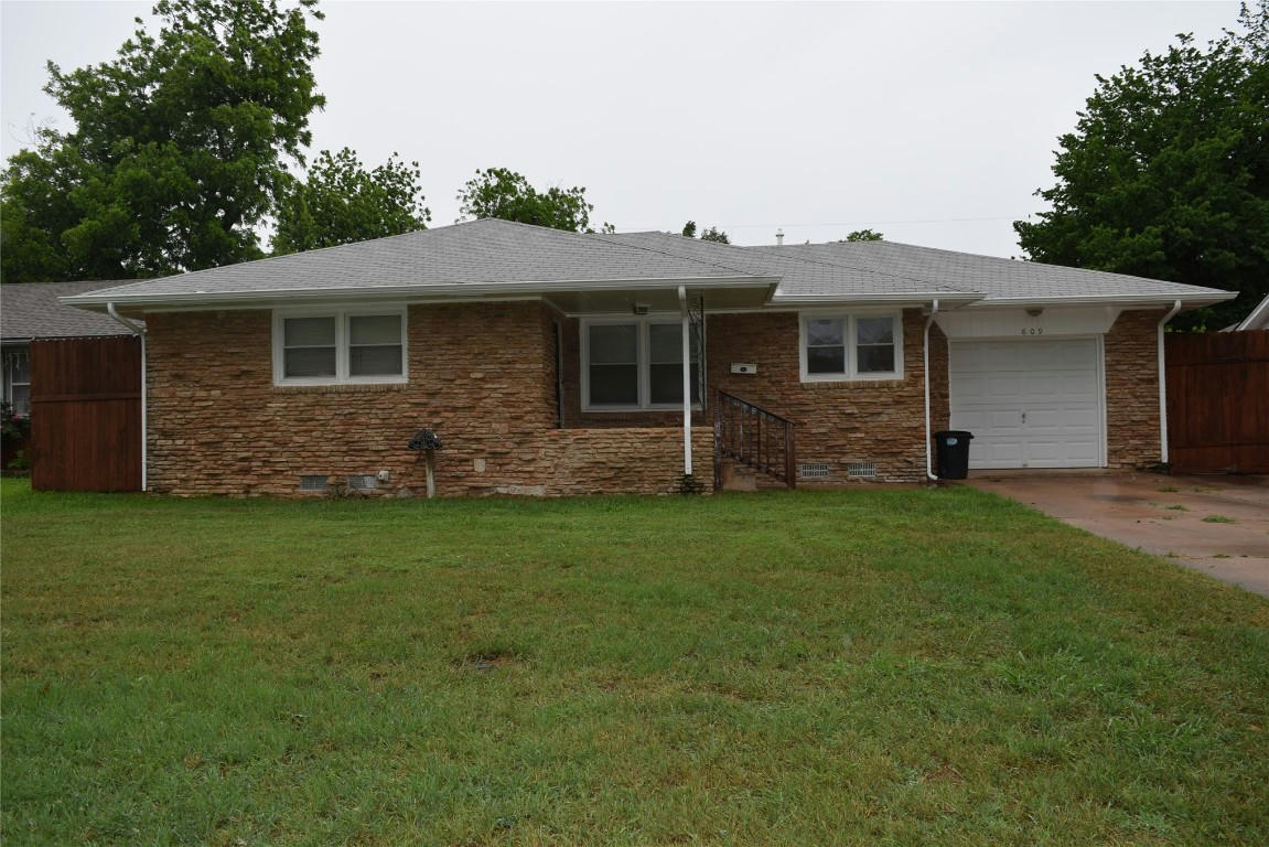 809 E TOWRY DR, MIDWEST CITY, OK 73110, photo 1 of 21