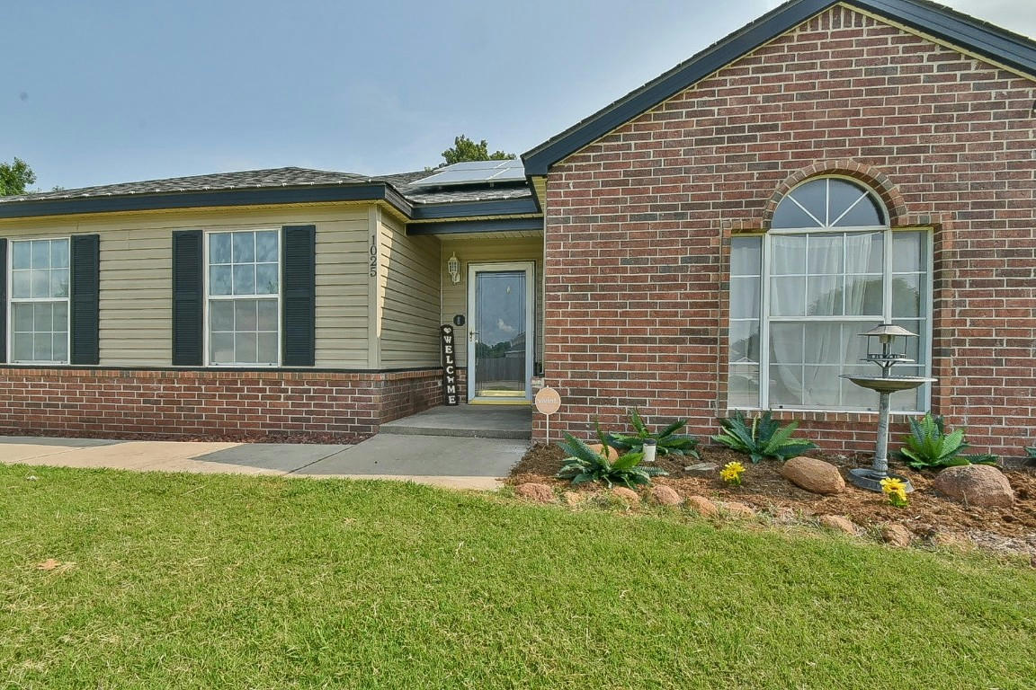 1025 SHADOWLAKE RD, NORMAN, OK 73071, photo 1 of 20