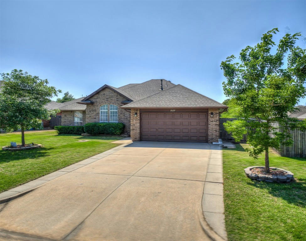 2027 HUNTINGTON RD, MIDWEST CITY, OK 73130, photo 1 of 35