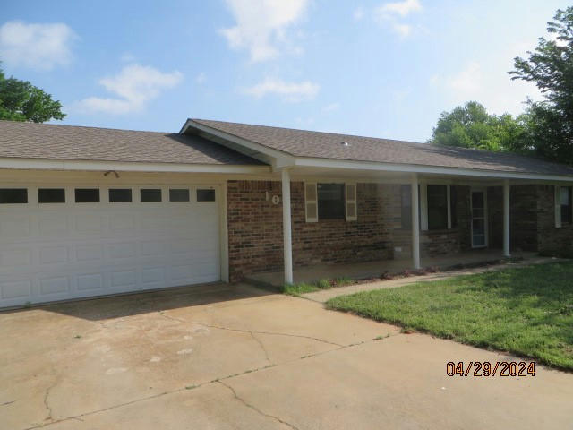 106 ELMVIEW DR, CHICKASHA, OK 73018, photo 1 of 30