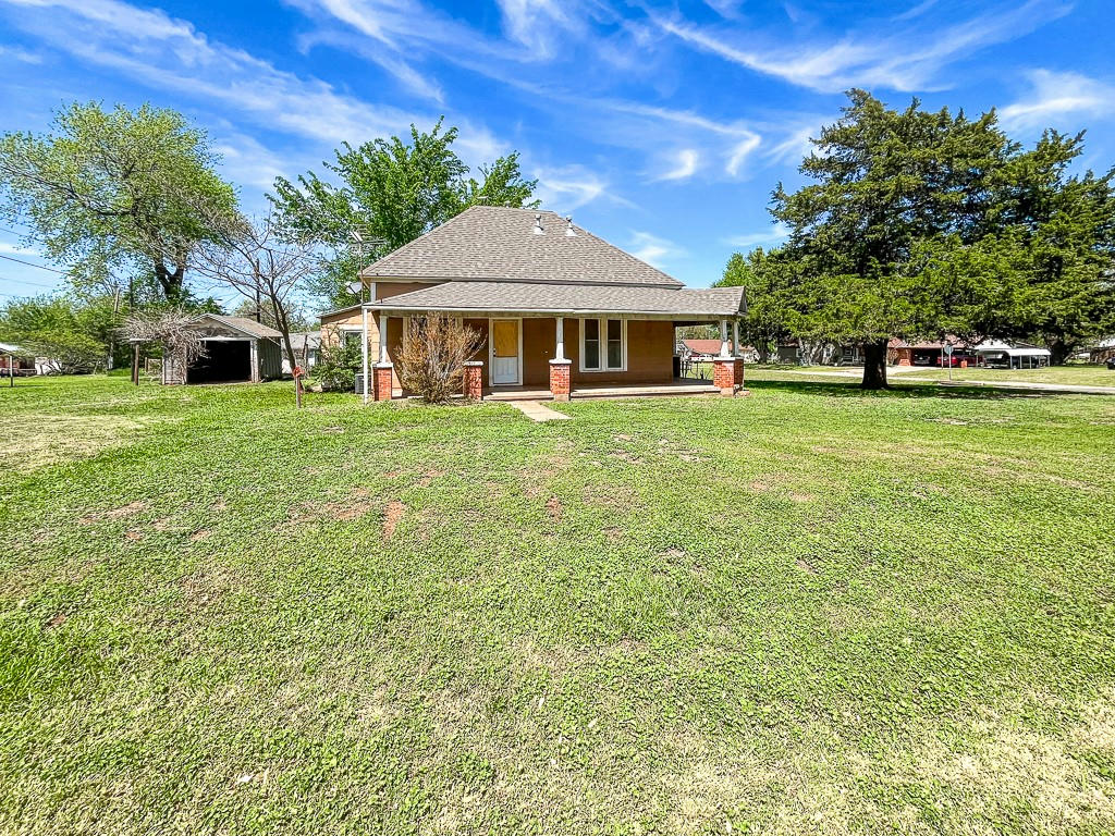 305 NW 2ND ST, GEARY, OK 73040, photo 1 of 15