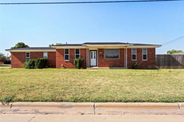 2221 W MODELLE AVE, CLINTON, OK 73601 - Image 1