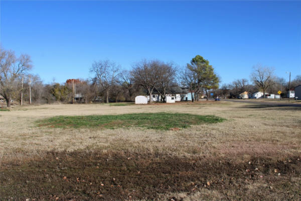 809 OAK MAIN AVE, COMANCHE, OK 73529 - Image 1