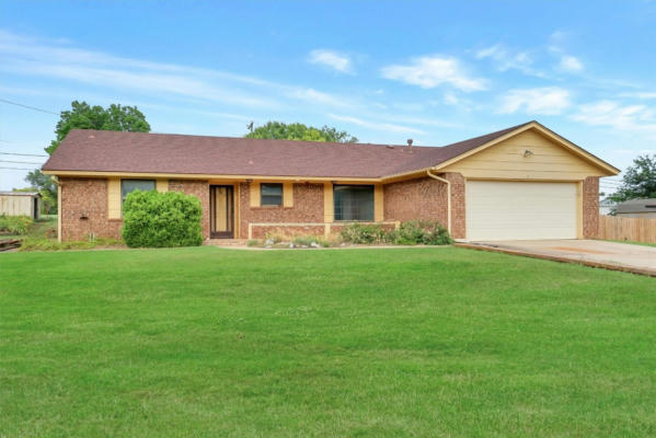 1117 N COLLEGE ST, CORDELL, OK 73632 - Image 1